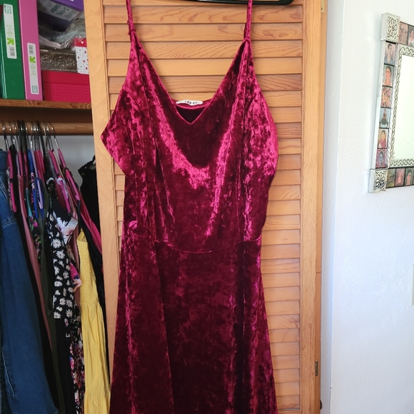Dresses & Skirts - Velvet red dress